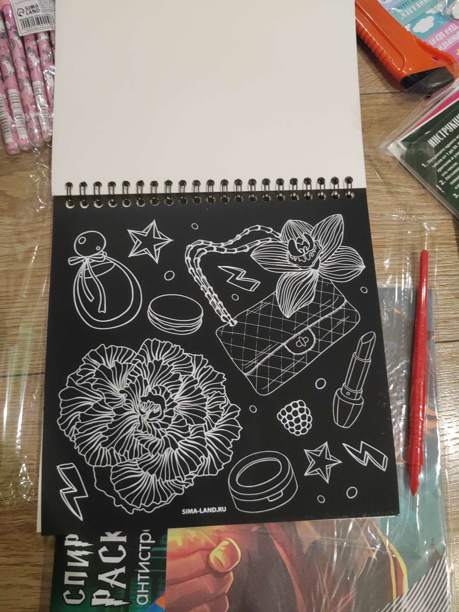 Фотография покупателя товара Гравюра блокнот - раскраска детская «Модница», 19×19 см, для девочки - Фото 3