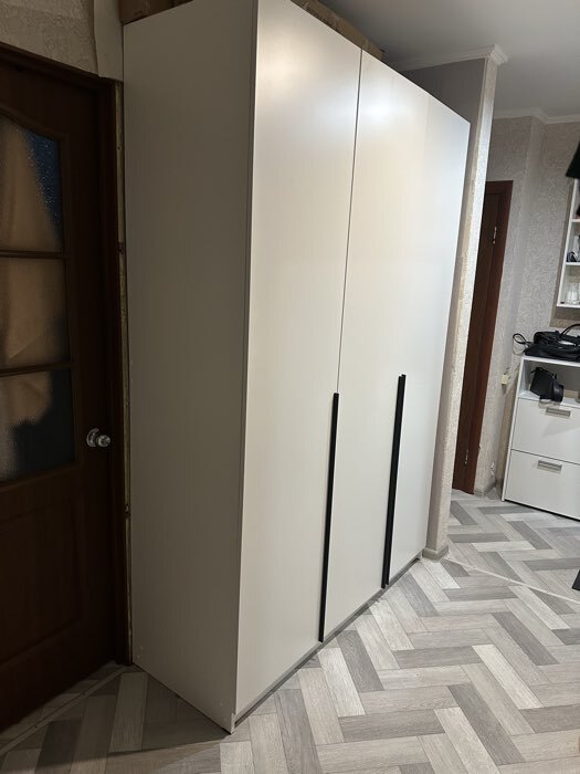 Фотография покупателя товара Шкаф трёхстворчатый для одежды «Стронг», с доводчиками, 1500×536×2200 мм, цвет белый/белый - Фото 4