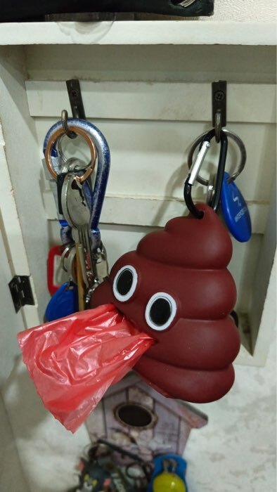 Фотография покупателя товара Контейнер под пакеты для уборки за собаками, 9×5×8 см, коричневый - Фото 1