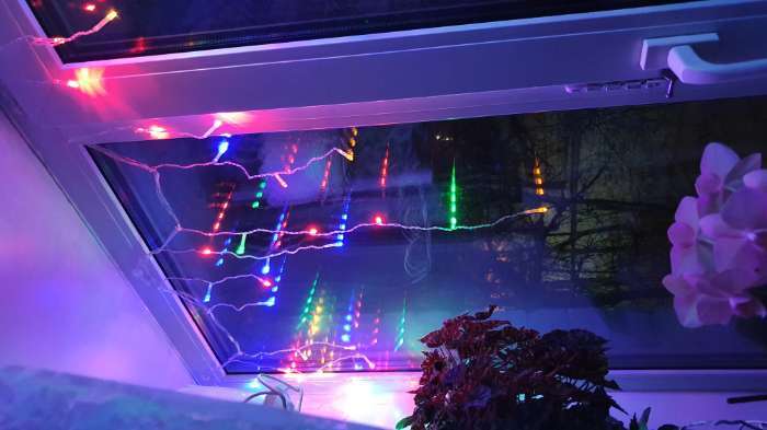 Фотография покупателя товара Гирлянда «Бахрома» 3 × 0.5 м, IP20, прозрачная нить, 80 LED, свечение мульти, 8 режимов, 220 В