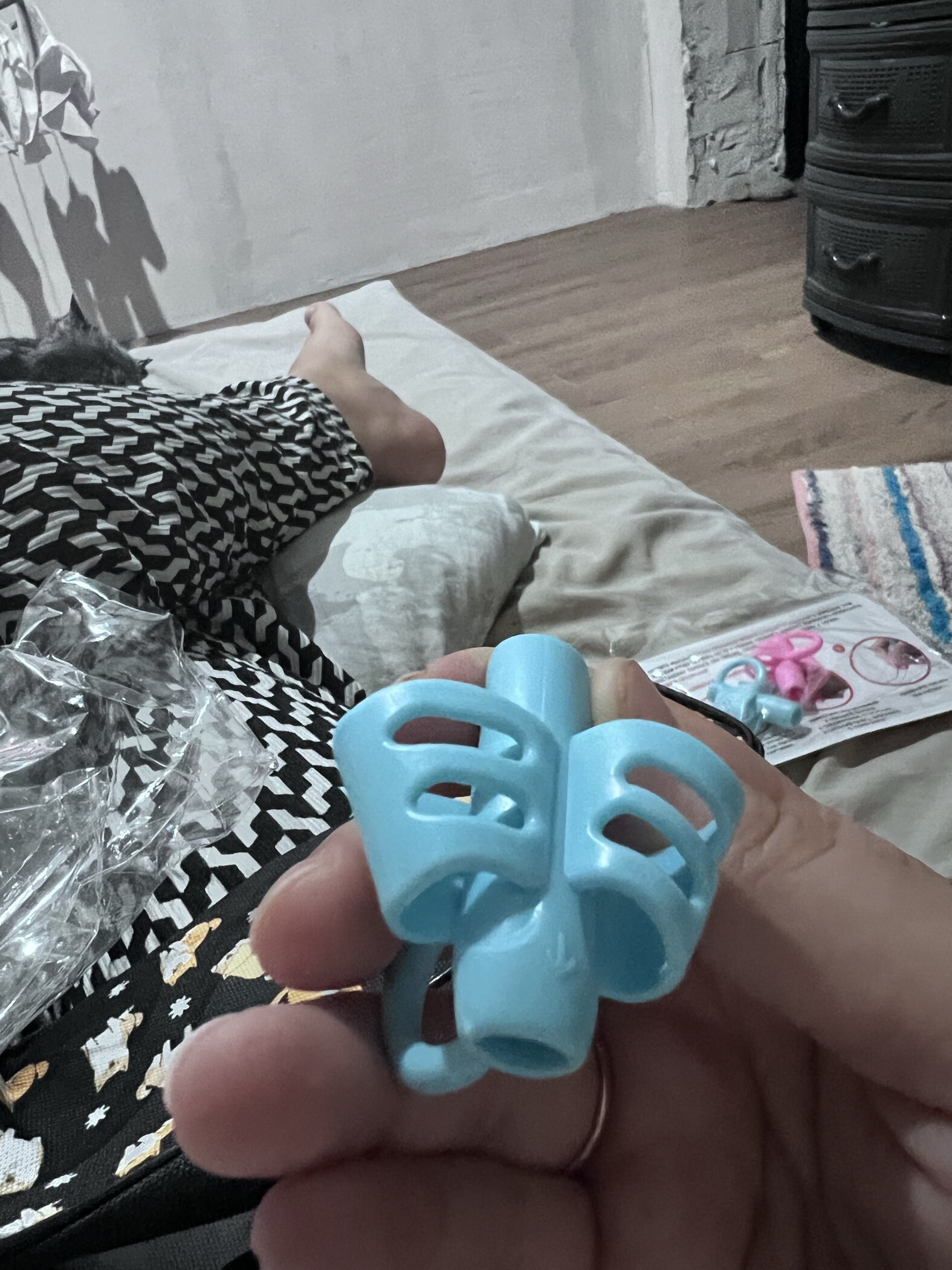 Фотография покупателя товара Развивающий набор «Тренажёр для письма», ручка-самоучка, 2 штуки, цвета МИКС - Фото 5