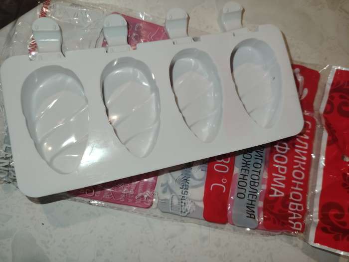 Фотография покупателя товара УЦЕНКА Форма для мороженого «Клубника со сливками», 19.5×11.5×2.4 см, 4 ячейки (6.7×3.7 см), белая - Фото 3