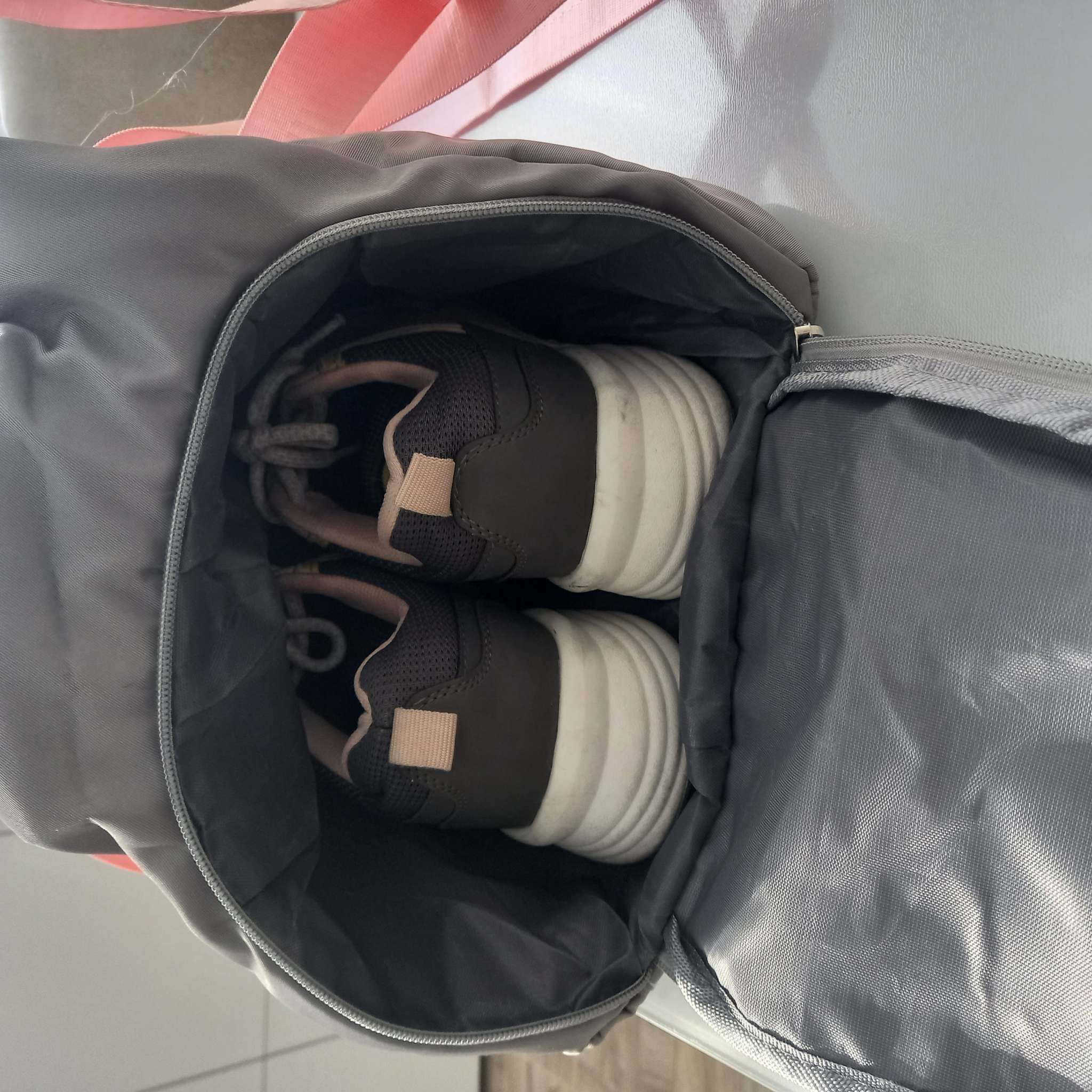 Фотография покупателя товара Сумка спортивная Light grey, 43×24×34 см - Фото 2