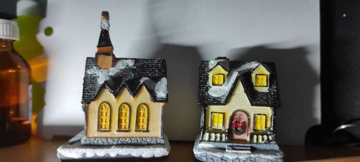 Фотография покупателя товара Светодиодная фигура «Зимний домик», керамика, батарейки AG13х2, свечение тёплое белое - Фото 2