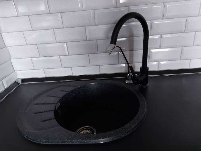 Фотография покупателя товара Мойка кухонная из камня ZETT lab. 10/Q4, 575х440х215 мм, матовая, черная - Фото 2