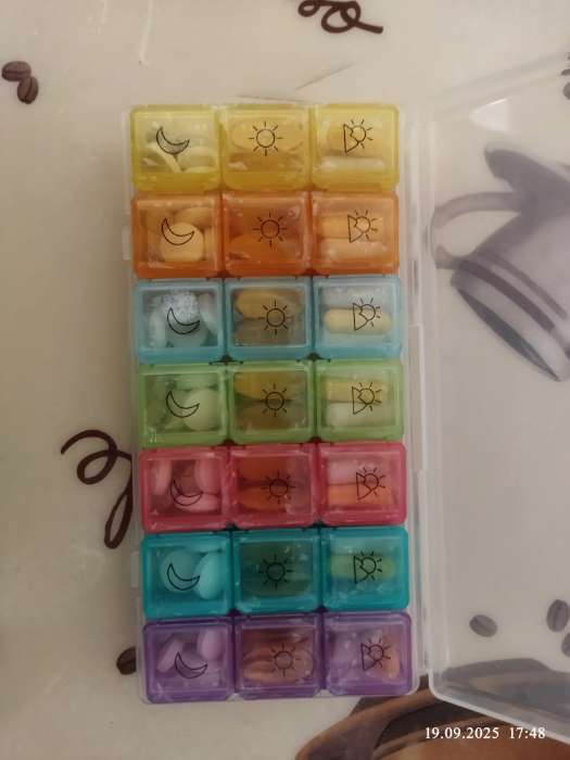 Фотография покупателя товара Таблетница - органайзер «Неделька», съёмные ячейки, утро/день/вечер, 17.4×8.2×2.5 см, 7 контейнеров по 3 секции, разноцветная - Фото 1