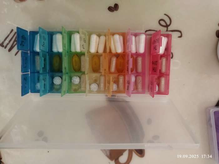 Фотография покупателя товара Таблетница - органайзер «Неделька», съёмные ячейки, утро/день/вечер, 19.2×8.5×2.1 см, 7 контейнеров по 3 секции, разноцветная - Фото 5