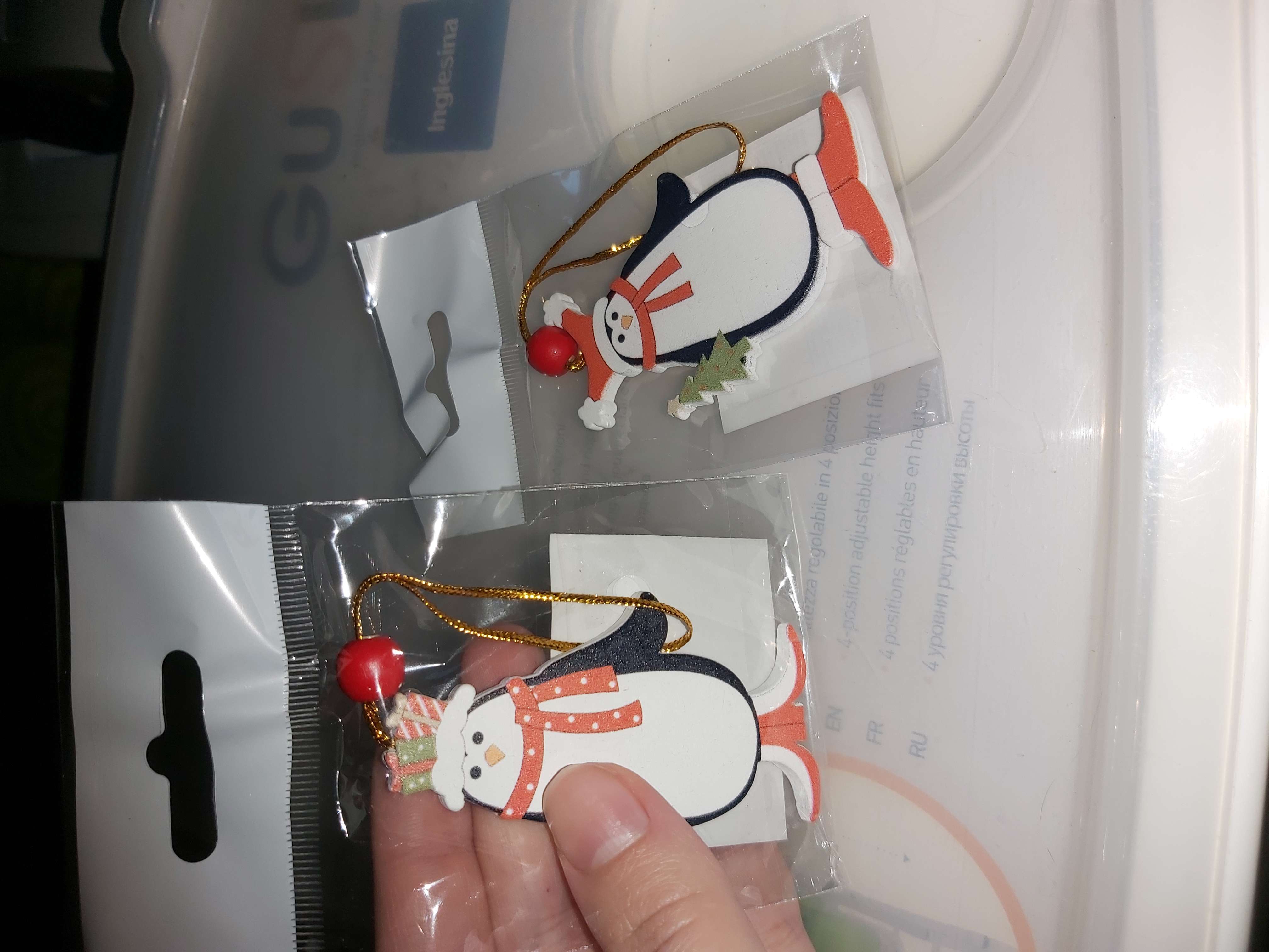 Фотография покупателя товара Подвеска новогодняя «Пингвинчики в шапочках», рисунок с одной стороны, МИКС - Фото 5