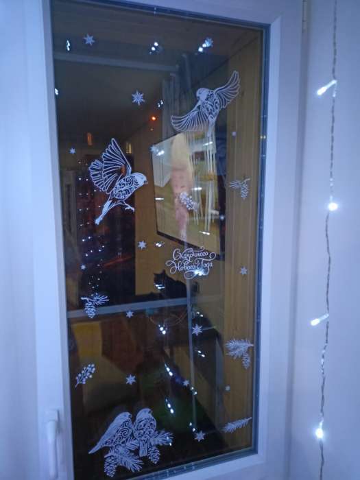 Фотография покупателя товара Наклейки для окон «Cнежинки», многоразовая, 33 х 50 см, Новый год - Фото 37