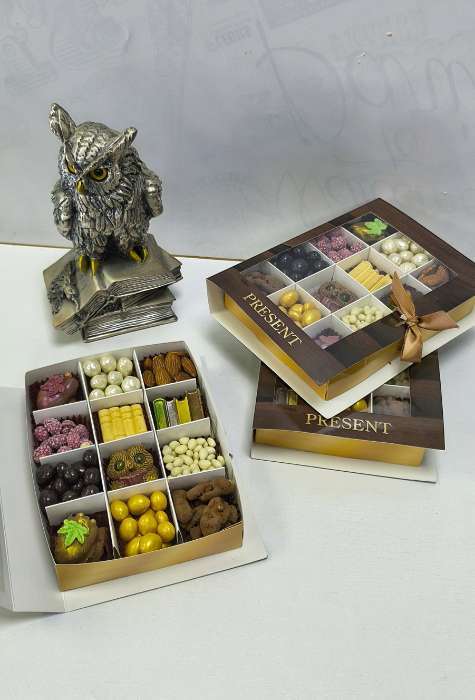 Фотография покупателя товара Коробка под 12 конфет с ячейками «Дерево» 18.5×13.5×3.5 см - Фото 2