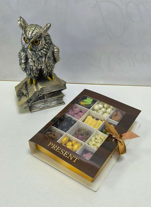 Фотография покупателя товара Коробка под 12 конфет с ячейками «Дерево» 18.5×13.5×3.5 см - Фото 3