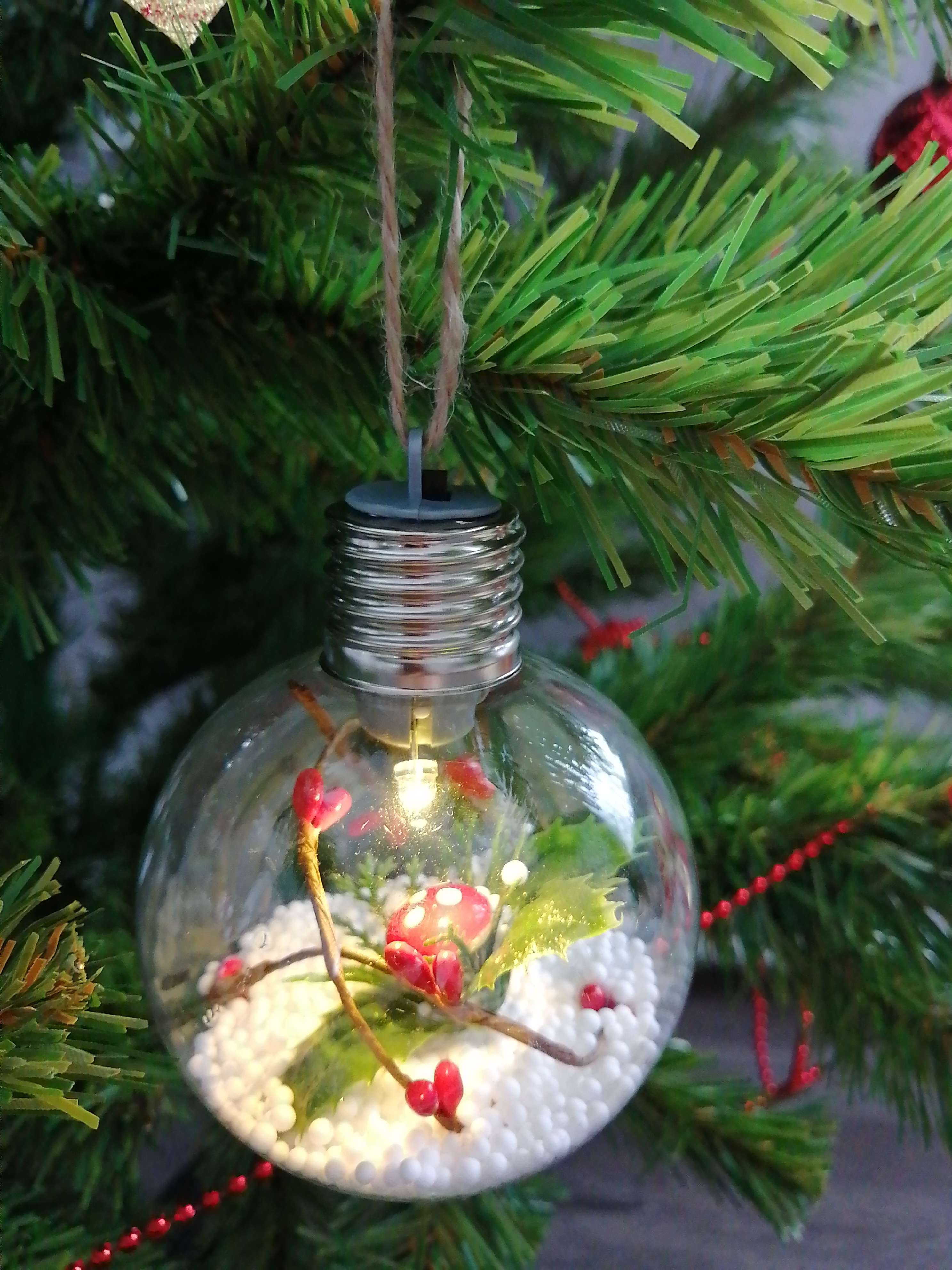 Фотография покупателя товара Ёлочный шар «Листочек», батарейки, 1 LED, свечение тёплое белое - Фото 1