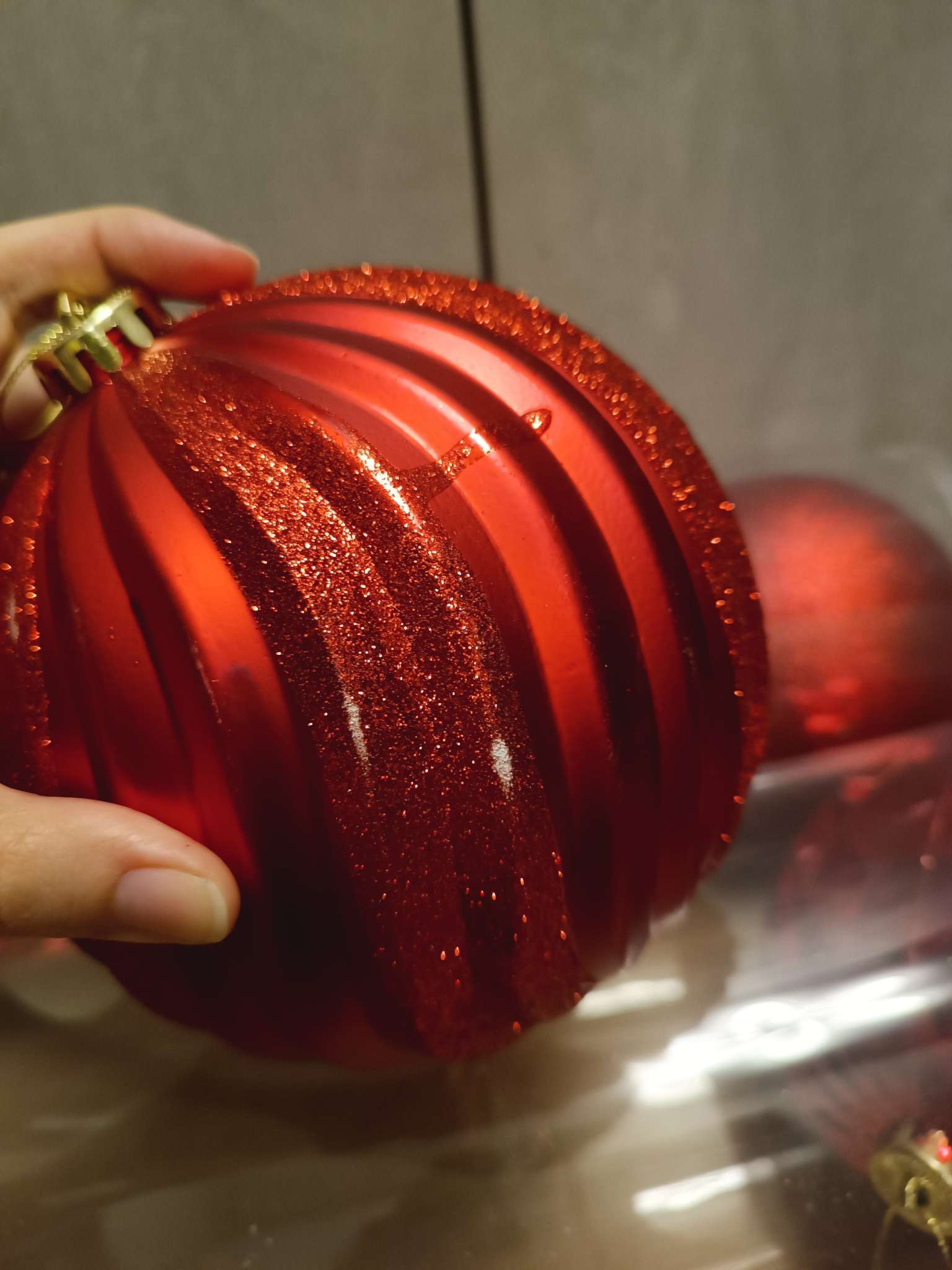 Фотография покупателя товара Ёлочные игрушки «Ассорти», шары новогодние, набор 3 шт., d=15 см, красный - Фото 3