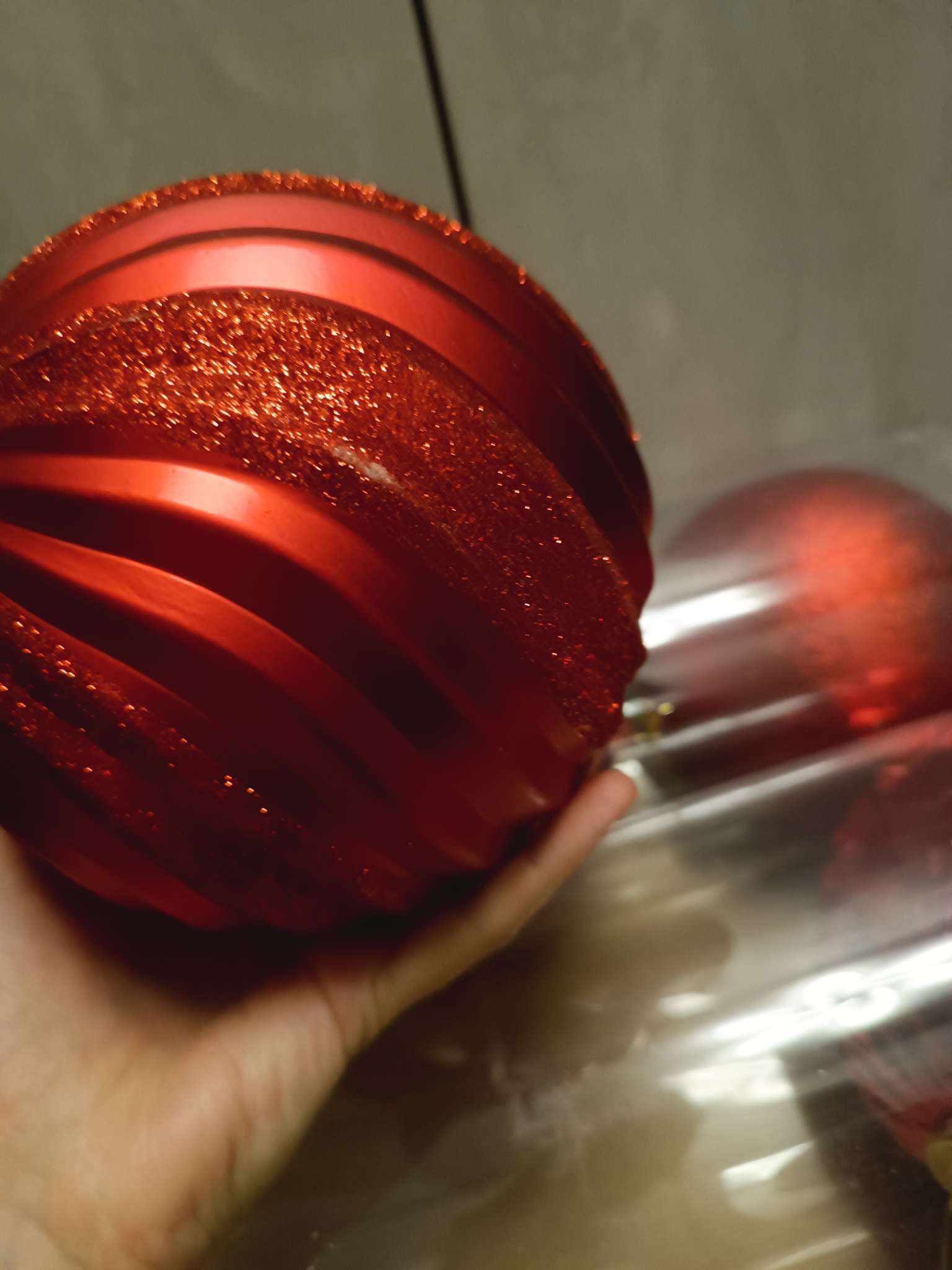 Фотография покупателя товара Ёлочные игрушки «Ассорти», шары новогодние, набор 3 шт., d=15 см, красный - Фото 4