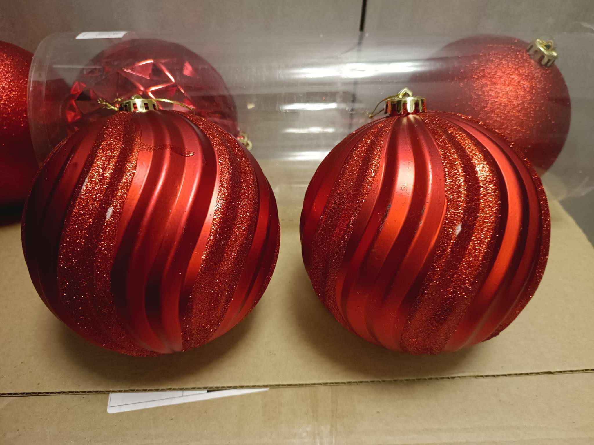 Фотография покупателя товара Ёлочные игрушки «Ассорти», шары новогодние, набор 3 шт., d=15 см, красный - Фото 5