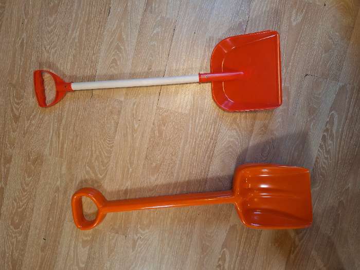 Фотография покупателя товара Лопата детская, деревянный черенок, 65 см, МИКС - Фото 1