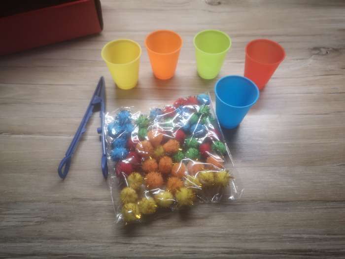 Фотография покупателя товара Набор для сортировки «Сортер-стаканчики: Цветные бомбошки» с пинцетом, по методике Монтессори - Фото 24