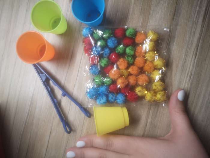 Фотография покупателя товара Набор для сортировки «Сортер-стаканчики: Цветные бомбошки» с пинцетом, по методике Монтессори - Фото 23