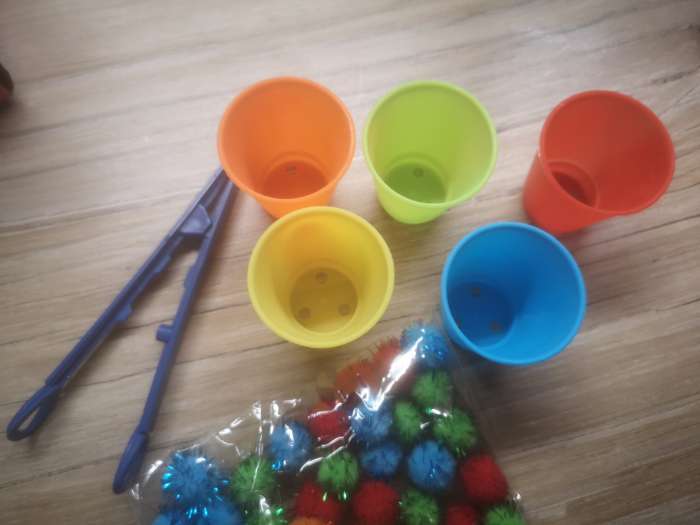 Фотография покупателя товара Набор для сортировки «Сортер-стаканчики: Цветные бомбошки» с пинцетом, по методике Монтессори - Фото 20