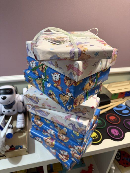 Фотография покупателя товара Бумага упаковочная глянцевая двухсторонняя «Единорожки», 70×100 см - Фото 2