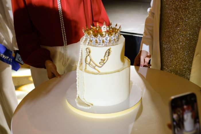 Фотография покупателя товара Топпер для торта «Пара», золотой - Фото 1