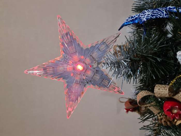 Фотография покупателя товара Светодиодная верхушка на ёлку «Звезда белая» 18 см, 20 LED, провод 2 метра, 220 В, свечение мульти - Фото 11
