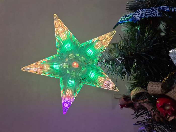 Фотография покупателя товара Светодиодная верхушка на ёлку «Звезда белая» 18 см, 20 LED, провод 2 метра, 220 В, свечение мульти - Фото 10