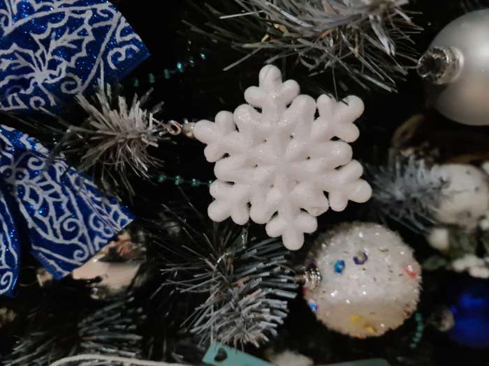 Фотография покупателя товара Украшение ёлочное "Белая снежинка" (набор 4 шт) d-6,5 см - Фото 3
