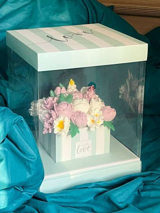 Фотография покупателя товара Коробка подарочная для цветов с вазой и пластиковыми окнами складная, упаковка, With love, 23×30×23 см - Фото 2