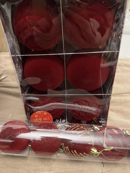 Фотография покупателя товара Ёлочные шары набор 9 шт., d=6 см, «Бархат. Карнавал» красный - Фото 1