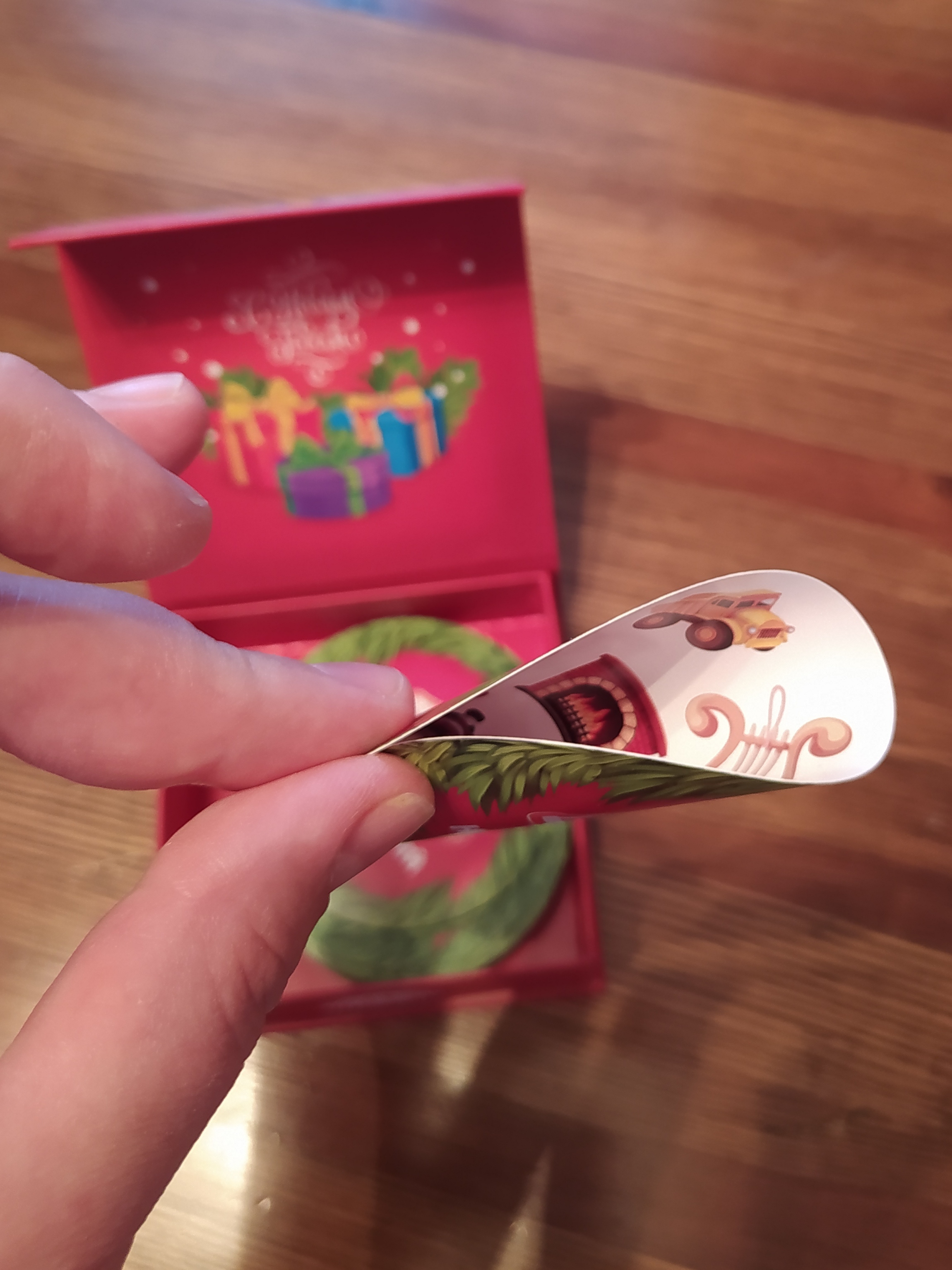 Фотография покупателя товара Новогодняя настольная игра «Новый год: Дуббль», в подарочной коробке на магнитах, 55 карт, 5+