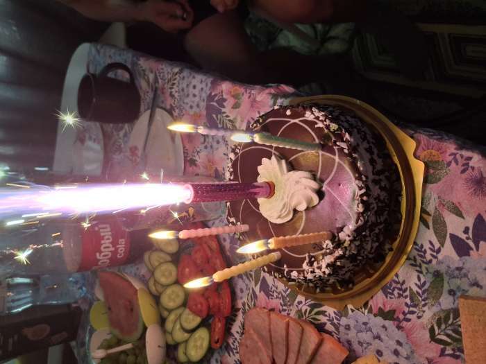 Фотография покупателя товара Свечи фонтаны в торт «Золотые искры», 4 шт., 10 см, горение 30 сек. - Фото 1