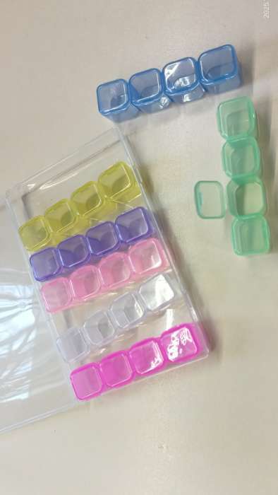 Фотография покупателя товара Органайзер для хранения мелочей QF, 28 ячеек, 17.5×10.5×2.5 см, разноцветный - Фото 6