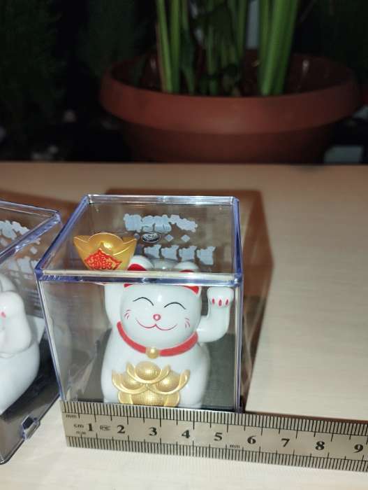 Фотография покупателя товара Маятник настольный антистресс «Белый Манэки-нэко со слитками Ямб», пластик, 5×5×6 см - Фото 2