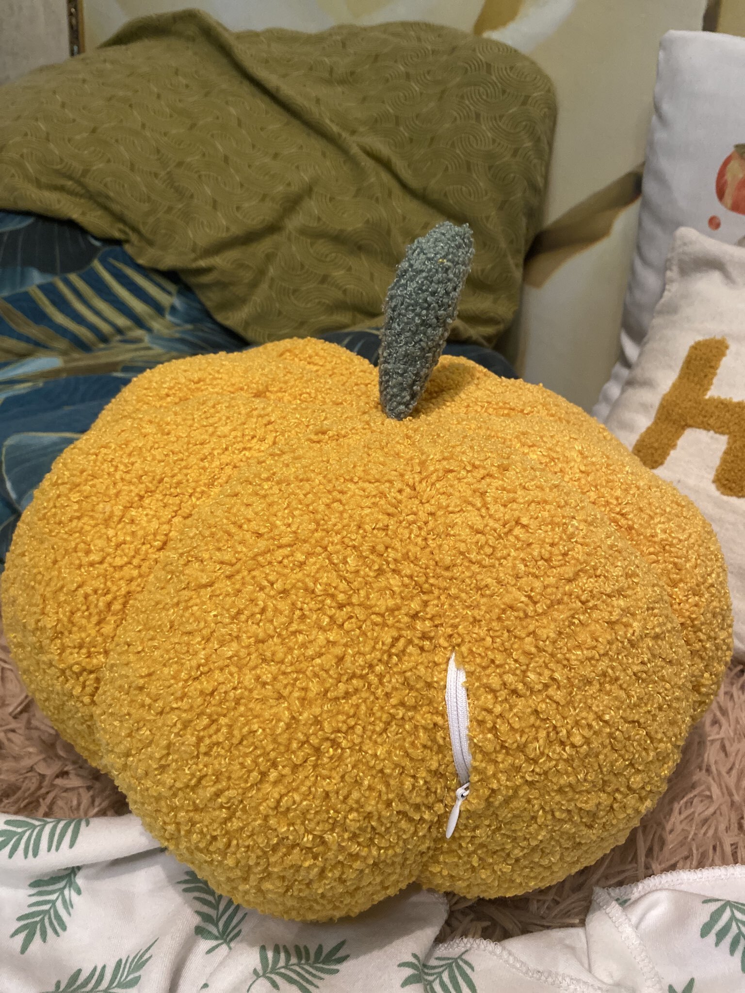 Фотография покупателя товара Подушка декоративная «Этель. Тыква», d=28 см, жёлтая - Фото 2