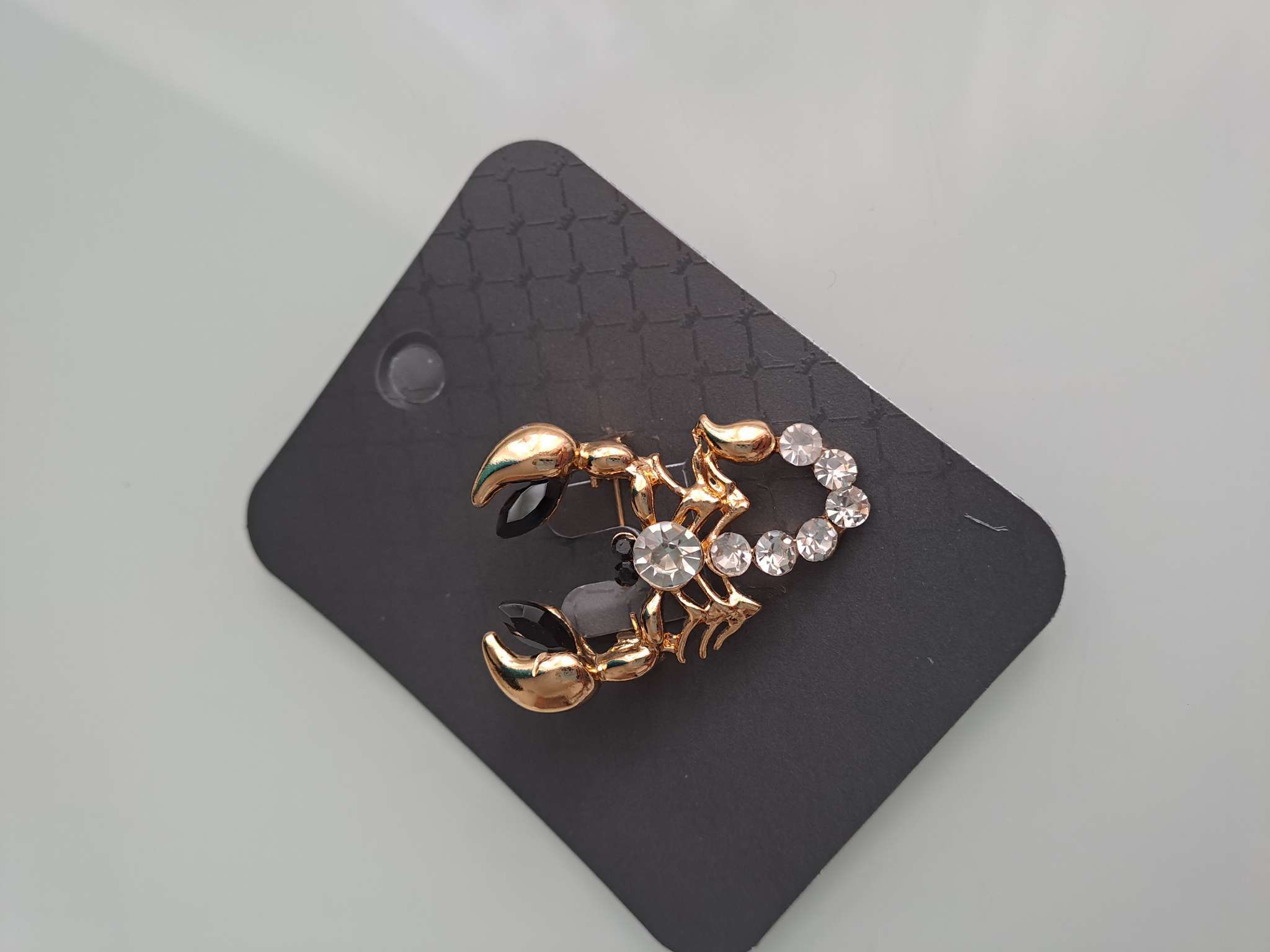 Фотография покупателя товара Брошь «Скорпион», белая в золоте - Фото 2