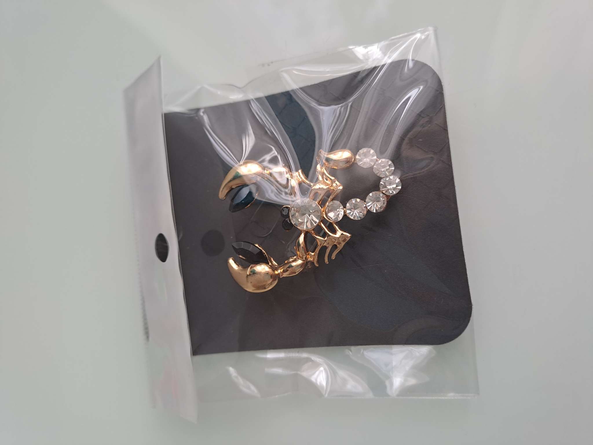 Фотография покупателя товара Брошь «Скорпион», белая в золоте - Фото 4