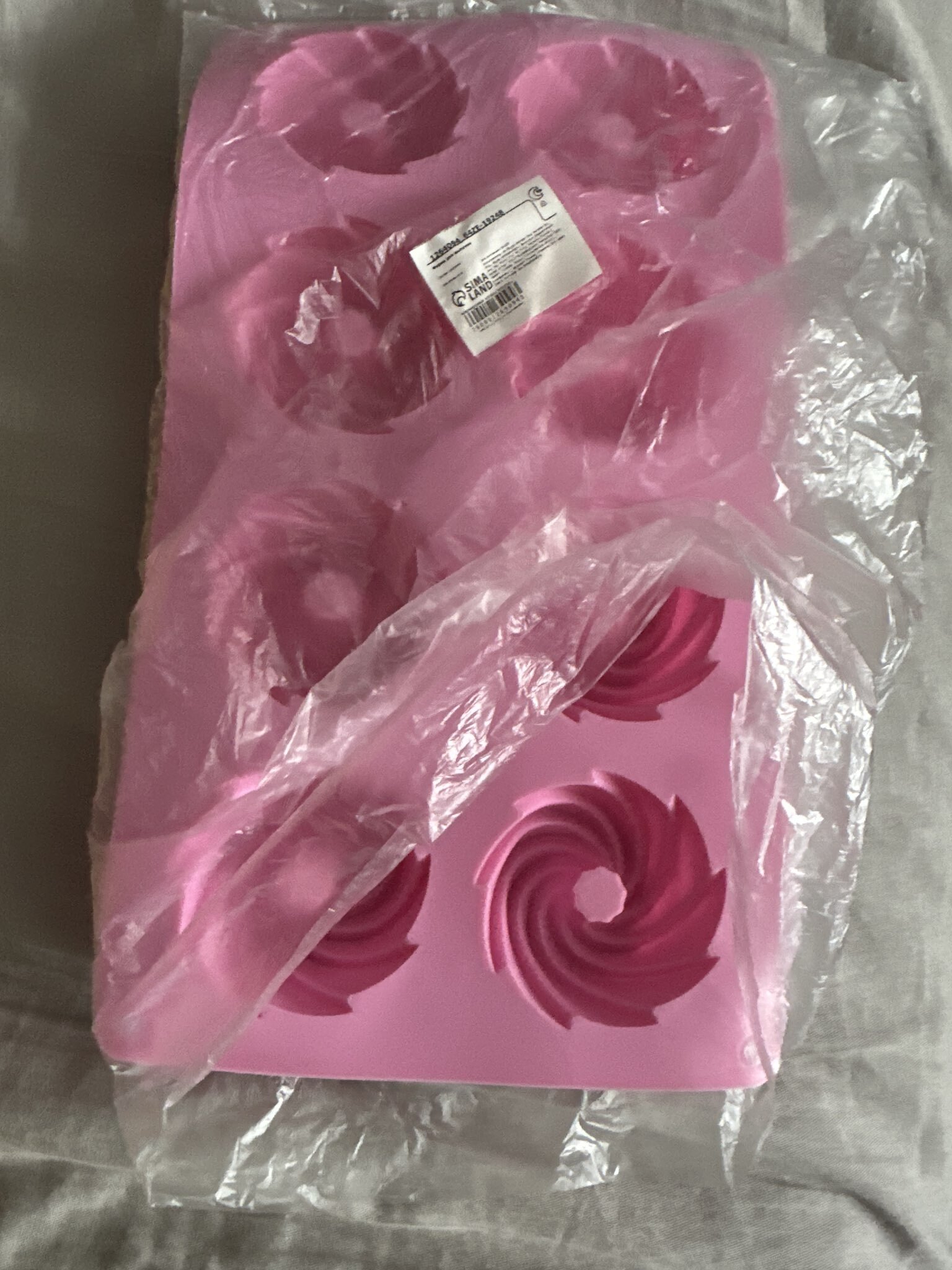 Фотография покупателя товара Форма для выпечки Доляна «Немецкий кекс. Вихрь», силикон, 28.5×17 см, 8 ячеек, розовая - Фото 7