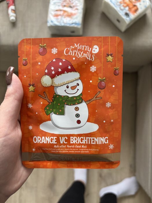 Фотография покупателя товара Новогодняя тканевая маска для лица, увлажняющая с арбутином - Фото 2