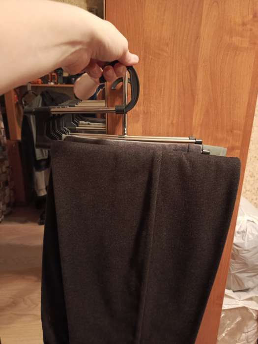 Фотография покупателя товара Вешалка для брюк и юбок Доляна, 30×18×12.5 см, 5 спиц, раздвижная, чёрная - Фото 1