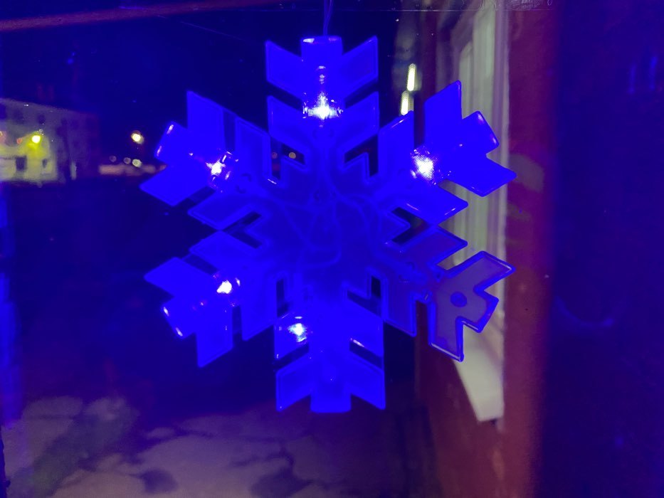 Фотография покупателя товара Гирлянда «Нить» 2 м с насадками «Снежинка матовая», IP20, прозрачная нить, 36 LED, свечение синее, 220 В - Фото 5