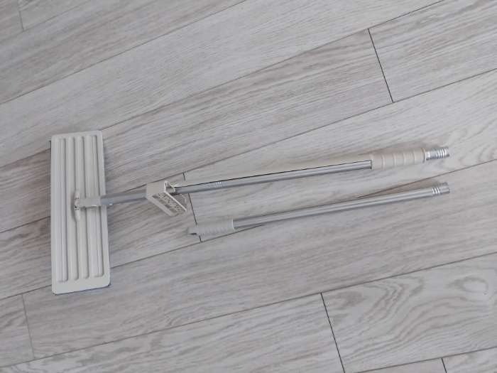 Фотография покупателя товара Швабра для мытья пола с вертикальным отжимом Доляна, 35×14×125 см, стальная ручка, микрофибра, дополнительная насадка - Фото 1