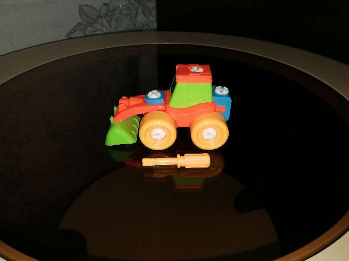 Фотография покупателя товара Конструктор винтовой «Трактор», 21 деталь, цвета МИКС