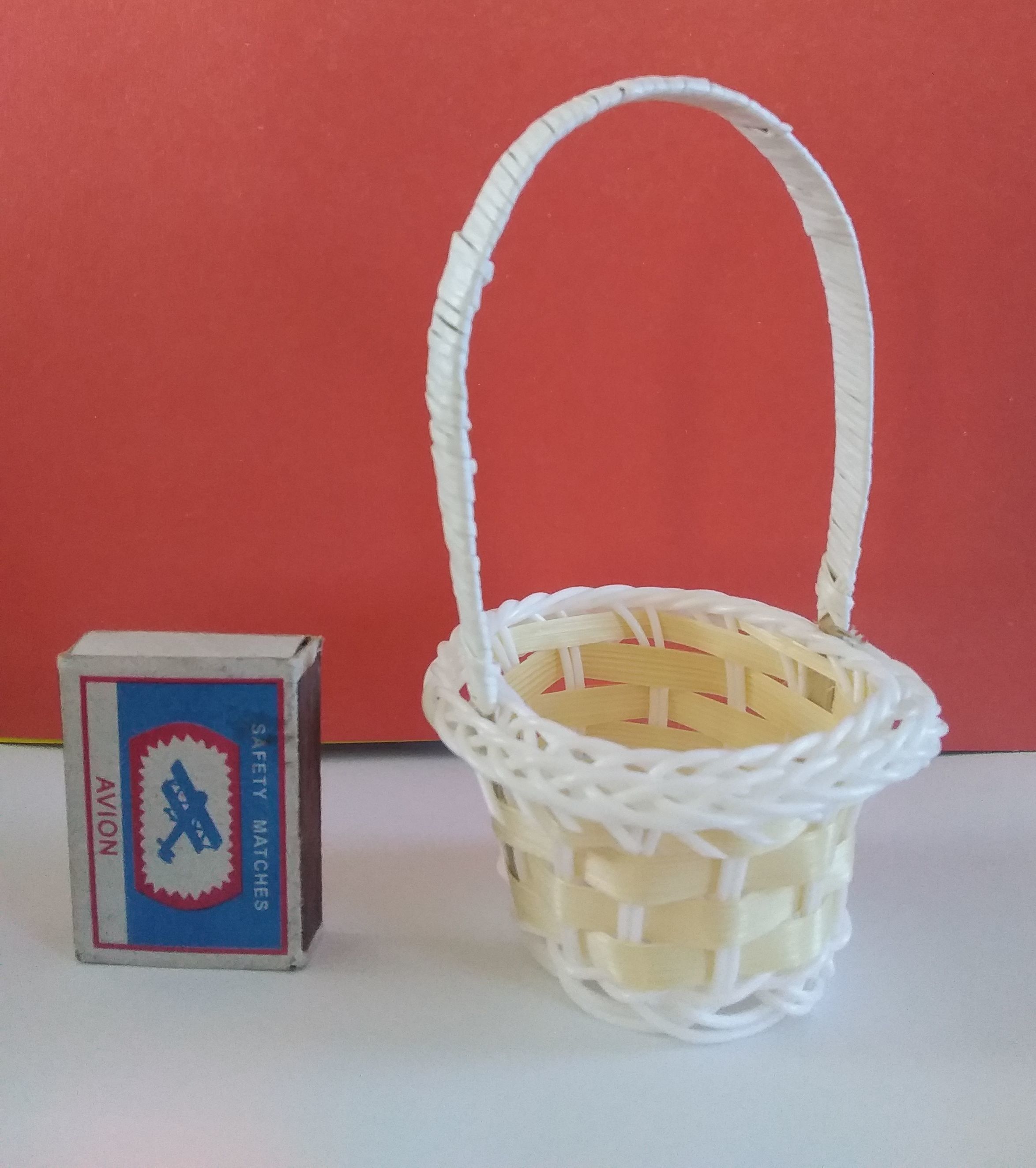 Фотография покупателя товара Миниатюра кукольная - корзинка «Овальная», цвет бежевый - Фото 2