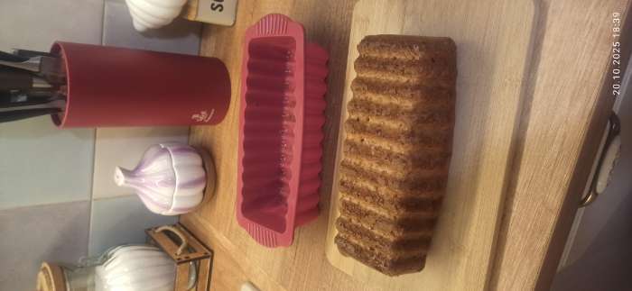 Фотография покупателя товара Форма для выпечки Доляна «Рулет», силикон, 27×11×6 см, внутр.размер 22.5×9×6 см, бордовая - Фото 2