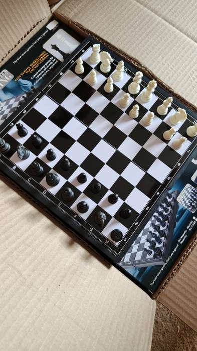 Фотография покупателя товара Магнитные шахматы «Классика», доска и фигуры из пластика, 24.5×24.5 см - Фото 3