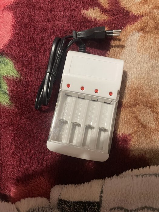 Фотография покупателя товара Зарядное устройство для четырех аккумуляторов АА или ААА CHR-56, 1 м, ток заряда 180 мА, белое - Фото 1