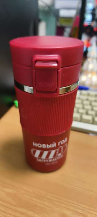 Фотография покупателя товара Термокружка новогодняя с кнопкой «Счастья», 380 мл, красная - Фото 1