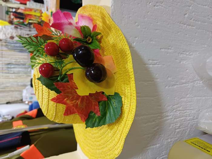 Фотография покупателя товара Шляпа с бомбошками для девочки MINAKU, жёлтая, размер 50 - Фото 2