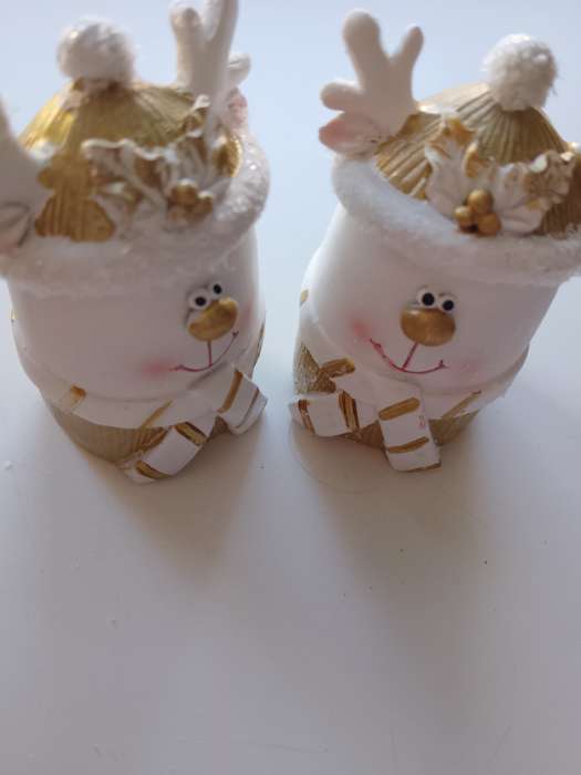 Фотография покупателя товара Фигурка полистоун «Олень белый в шапке и шарфике», 4×4×7 см - Фото 2